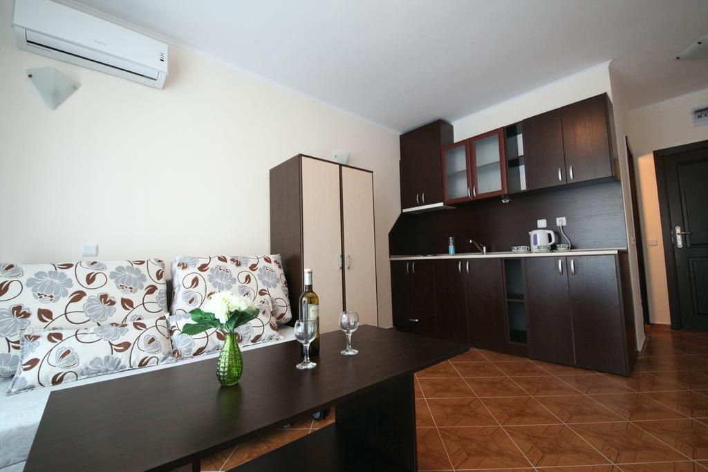 Saint Elena Apartcomplex Pantai Sunny Luaran gambar