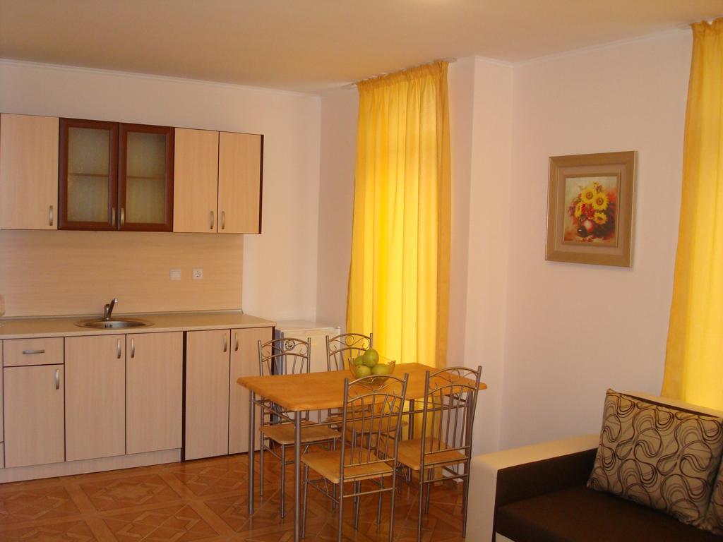Saint Elena Apartcomplex Pantai Sunny Luaran gambar
