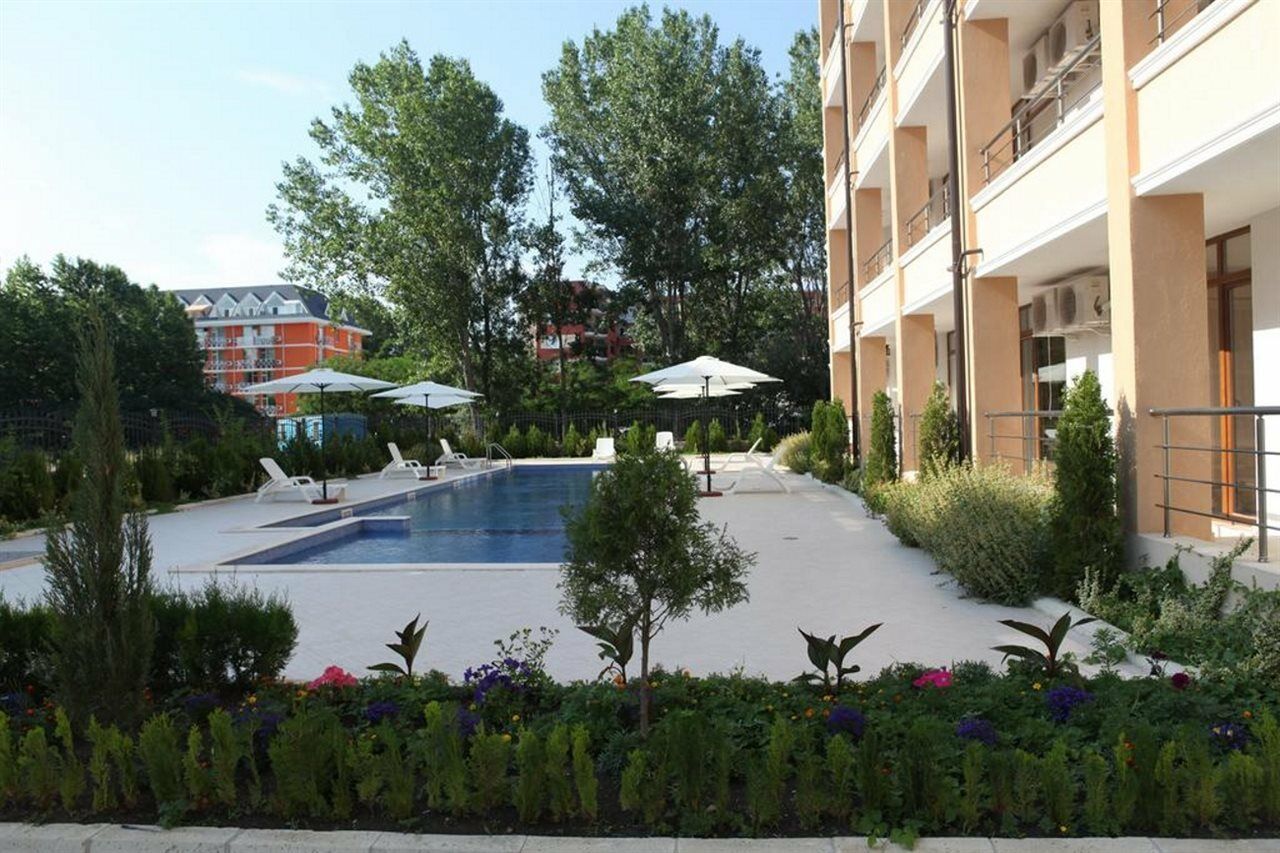 Saint Elena Apartcomplex Pantai Sunny Luaran gambar