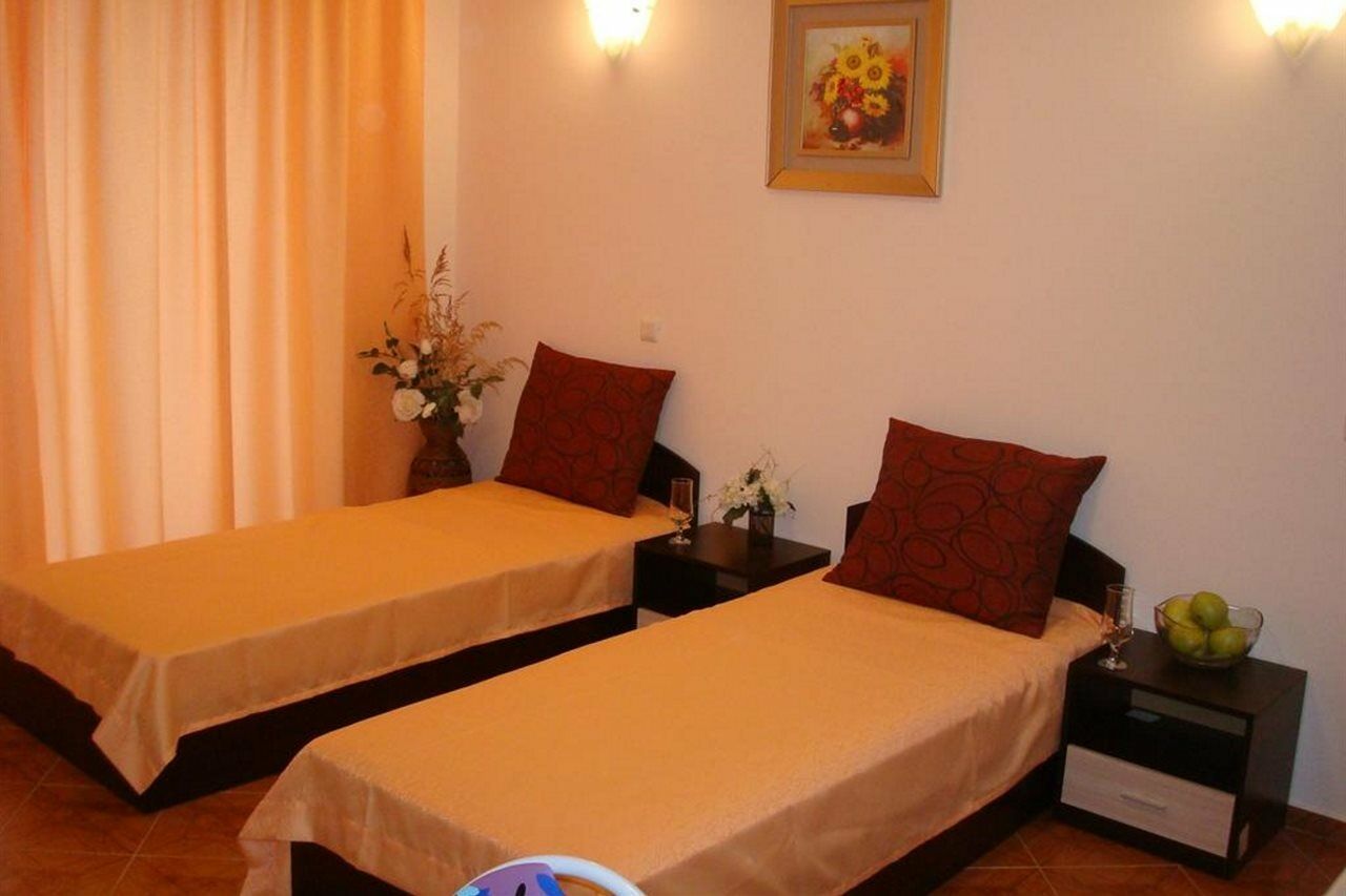 Saint Elena Apartcomplex Pantai Sunny Luaran gambar